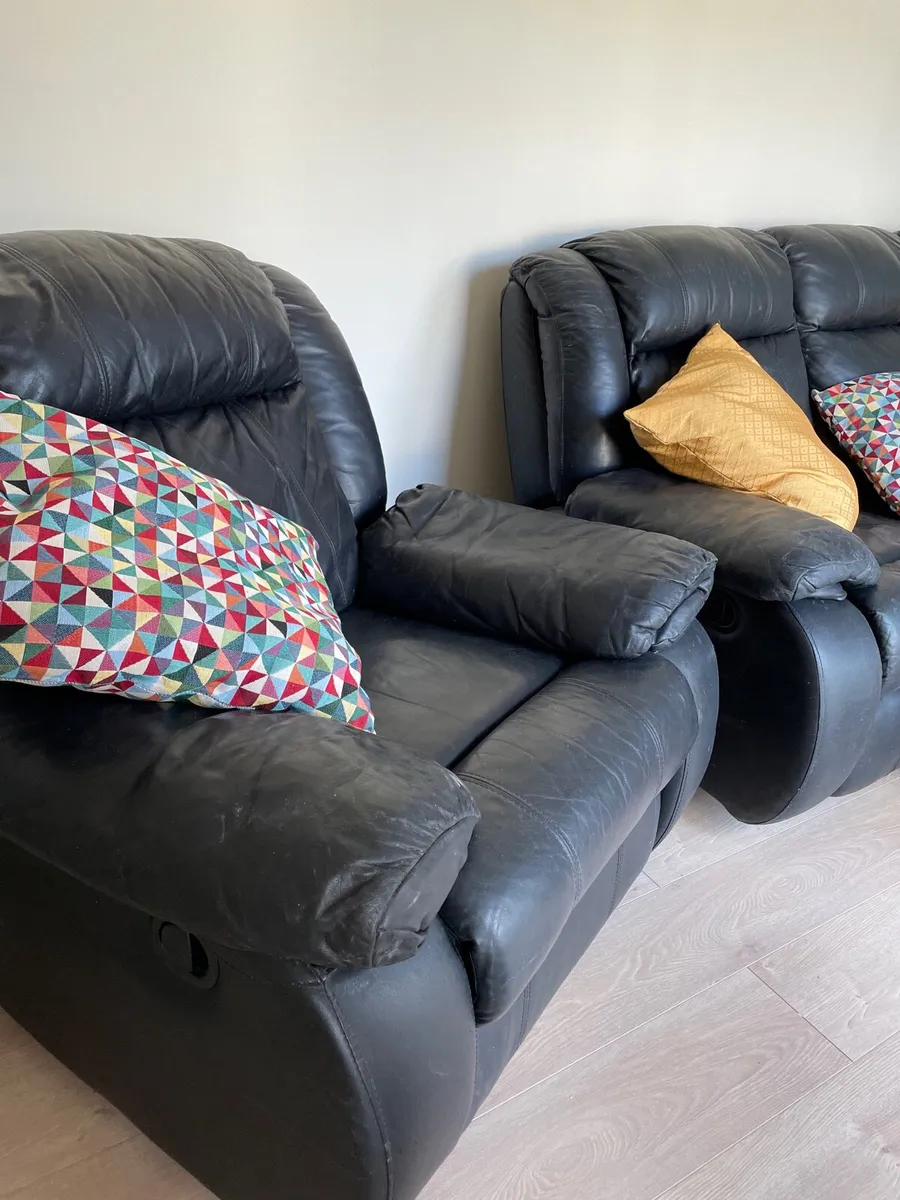 Black leather recliner chair - Image 2