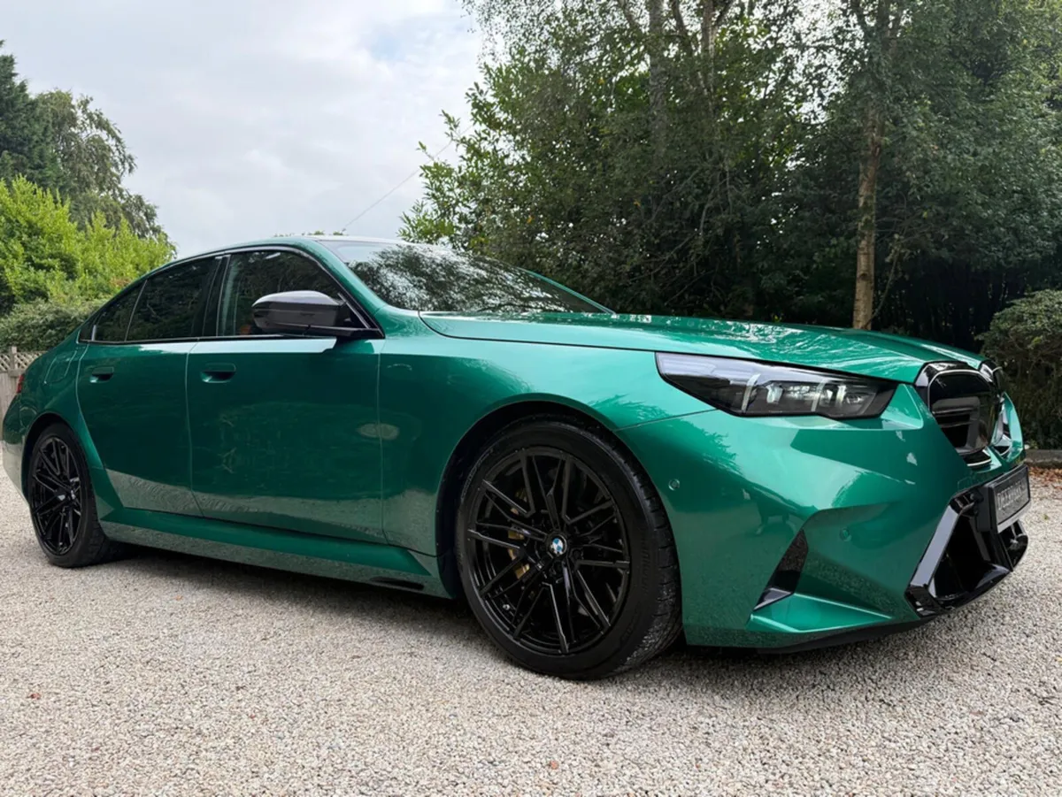BMW M5 4.4 V8 Hybrid *Ultimate Pack* - Image 3