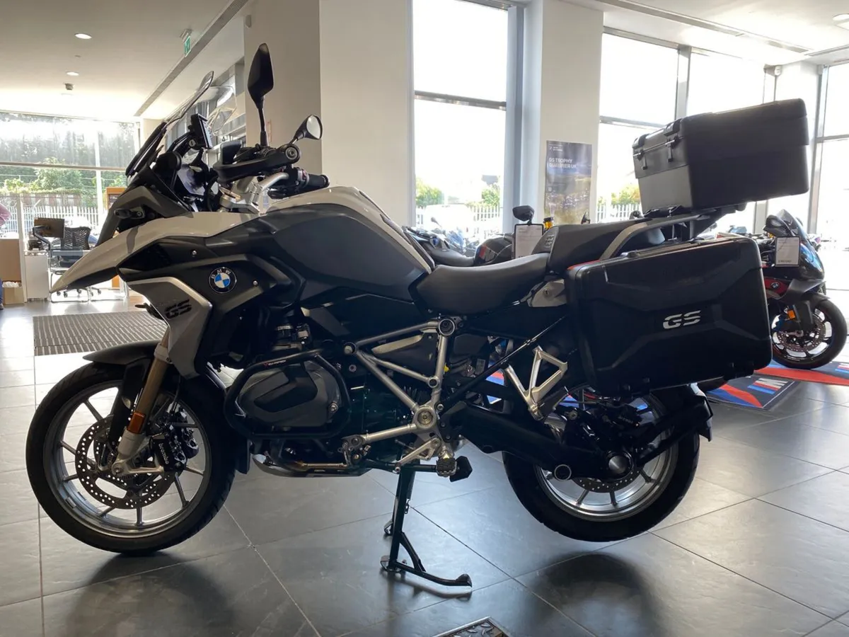 2023 BMW R1250GS TE with Full Luggage & Crash Bars - Image 2