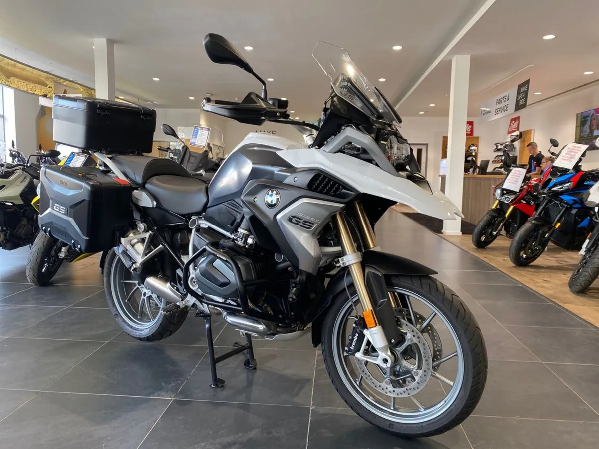2023 BMW R1250GS TE with Full Luggage & Crash Bars - Image 3