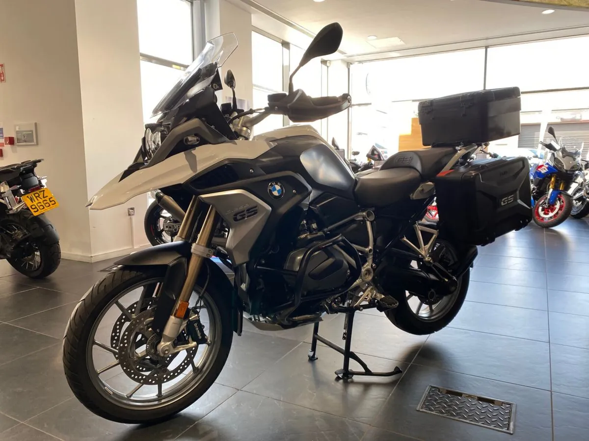 2023 BMW R1250GS TE with Full Luggage & Crash Bars - Image 4
