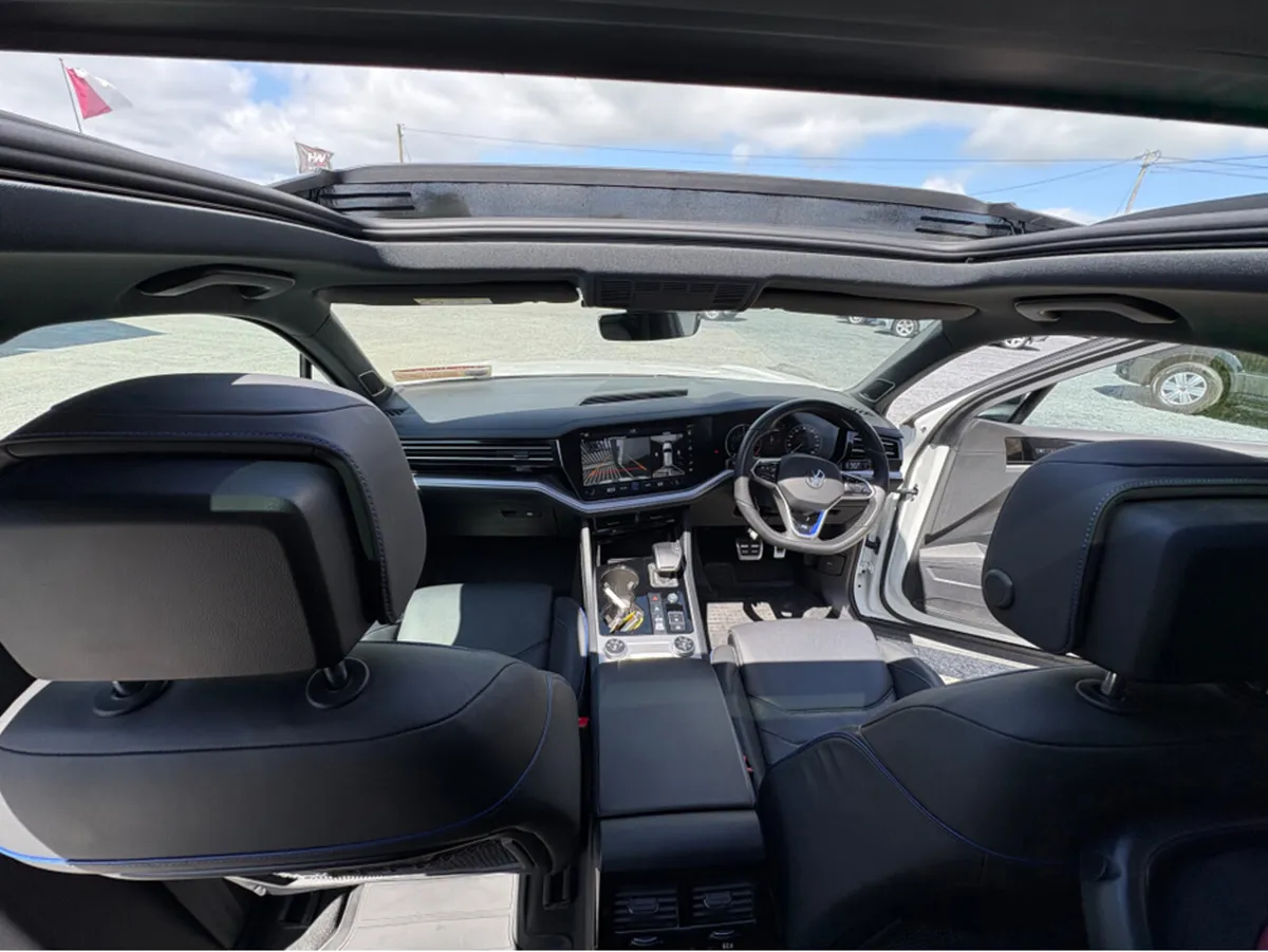 Volkswagen Touareg 3.0TSI V6 R 462PS 5DR - Image 2