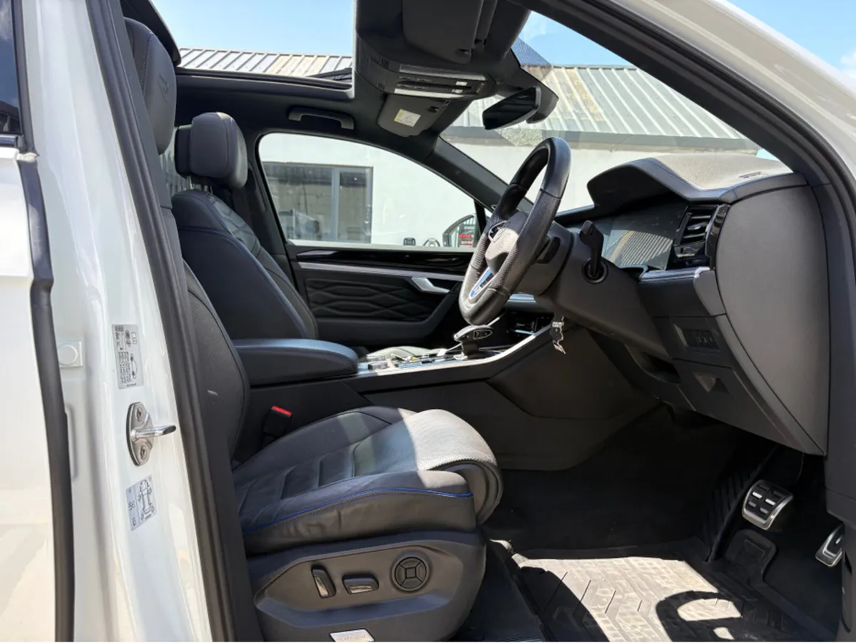 Volkswagen Touareg 3.0TSI V6 R 462PS 5DR - Image 3
