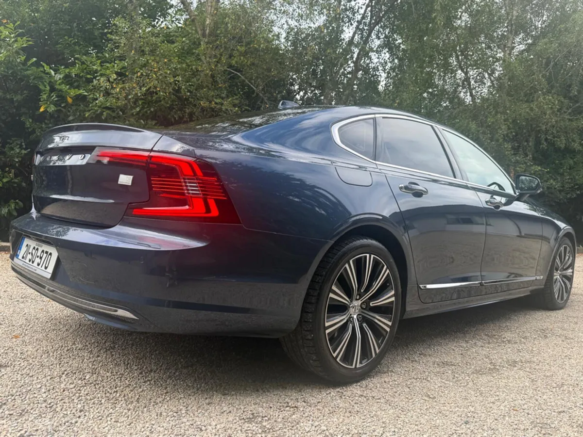 Volvo S90 2.0 T8 INSCRIPTION 390BHP AWD RECHARGE - Image 3