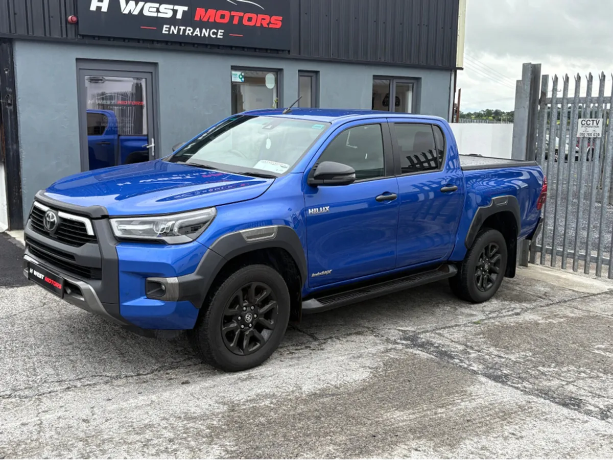 Toyota Hilux INVINCIB X D-4D 4WD X - Image 1