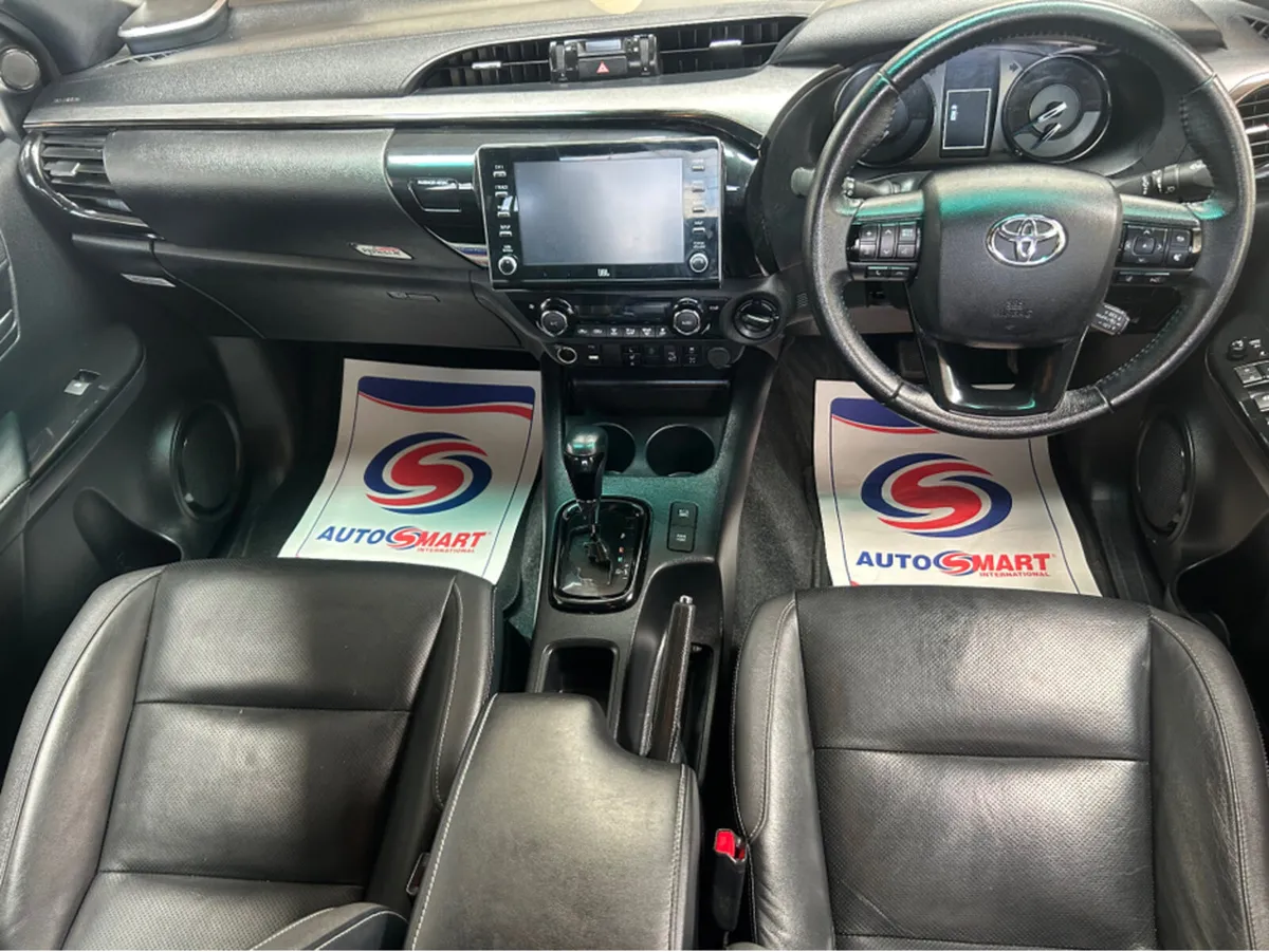 Toyota Hilux INVINCIB X D-4D 4WD X - Image 2