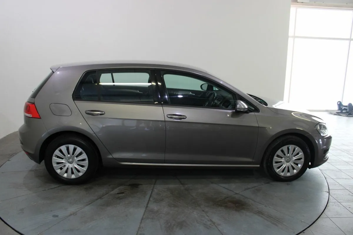 Volkswagen Golf Trendline 1.6 TDI 5DR - Image 3