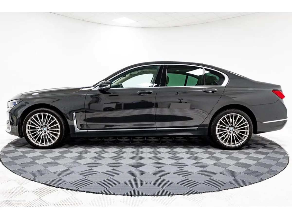 BMW 7-Series *Diesel - Ultimate Luxury* 730d 286HP - Image 4
