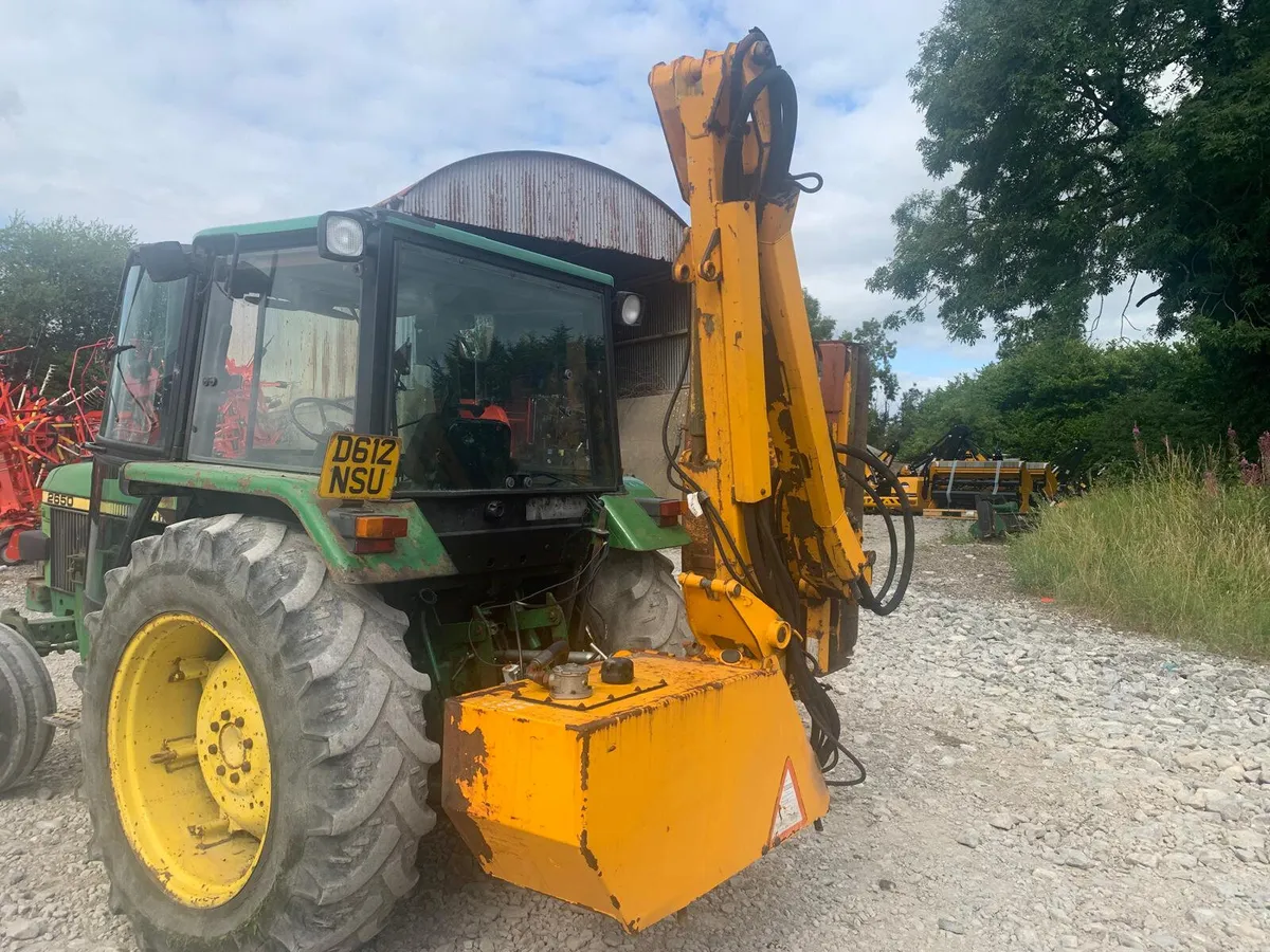 BOMFORD B48 XLE HEDGECUTTER - Image 2