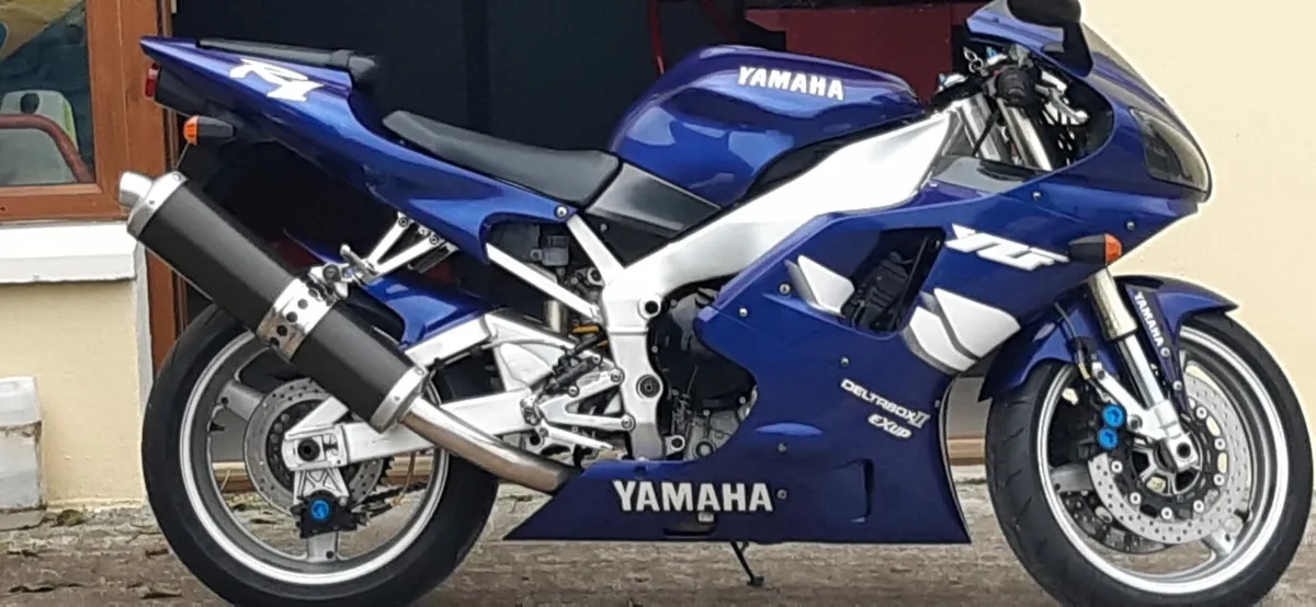 Yamaha R1 - Image 1