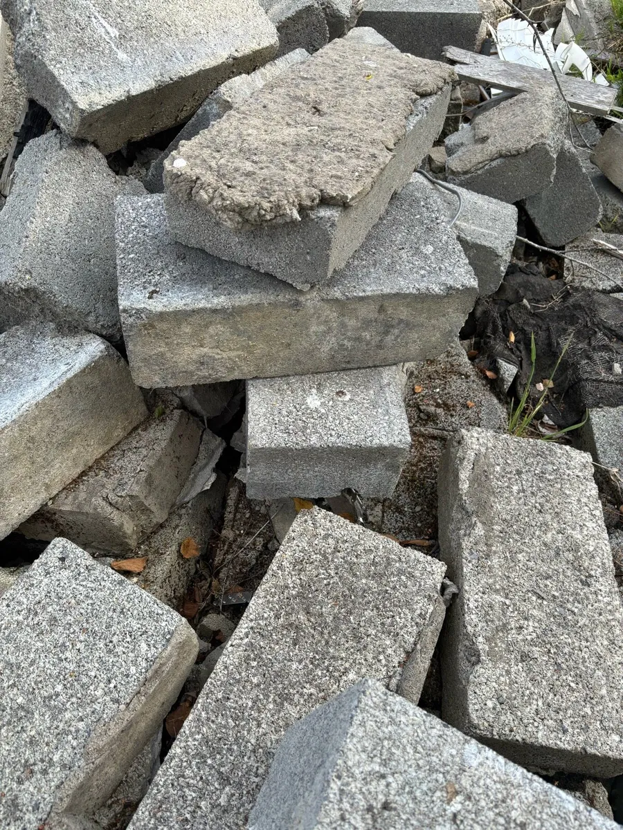 Free concrete blocks - Image 3
