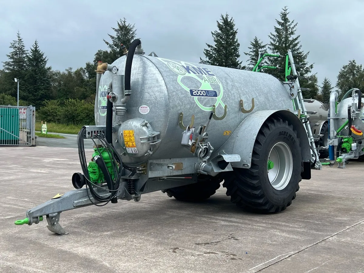 KME Agri 2000 Gallon Tanks - Image 1