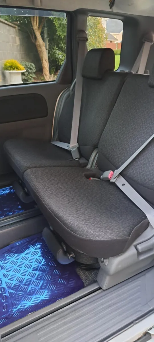 Toyota sienta - Image 2