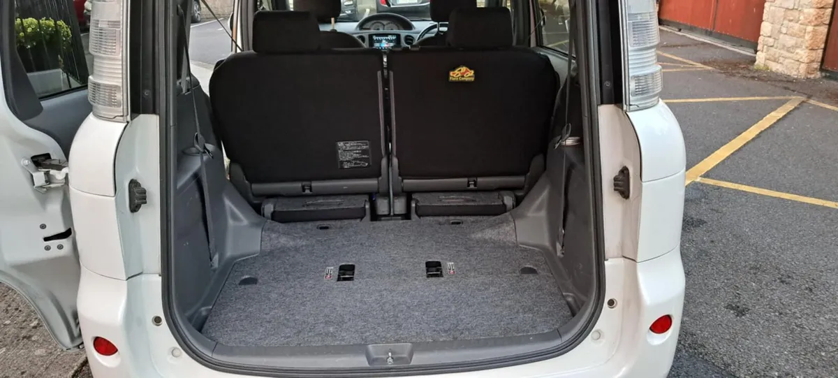 Toyota sienta - Image 3