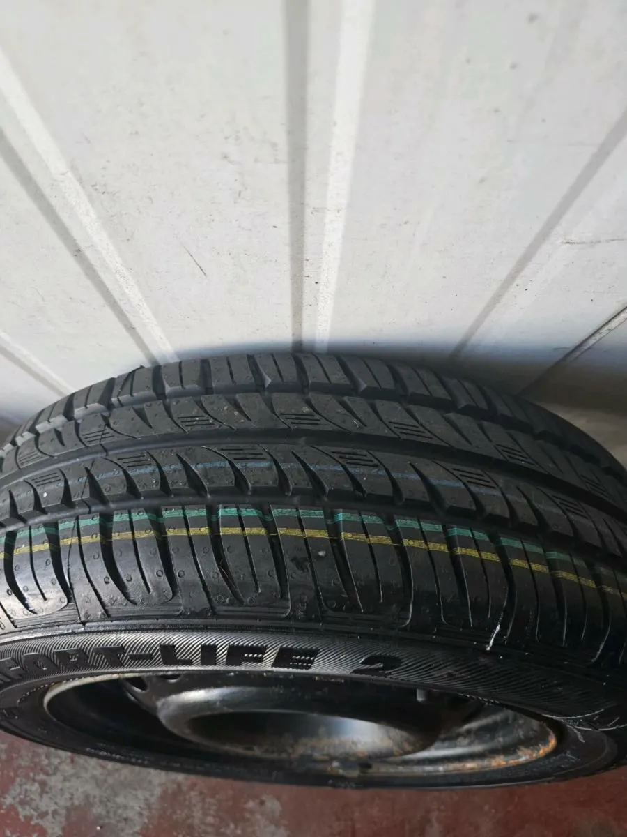 Mercedes w124 spare wheel - Image 2