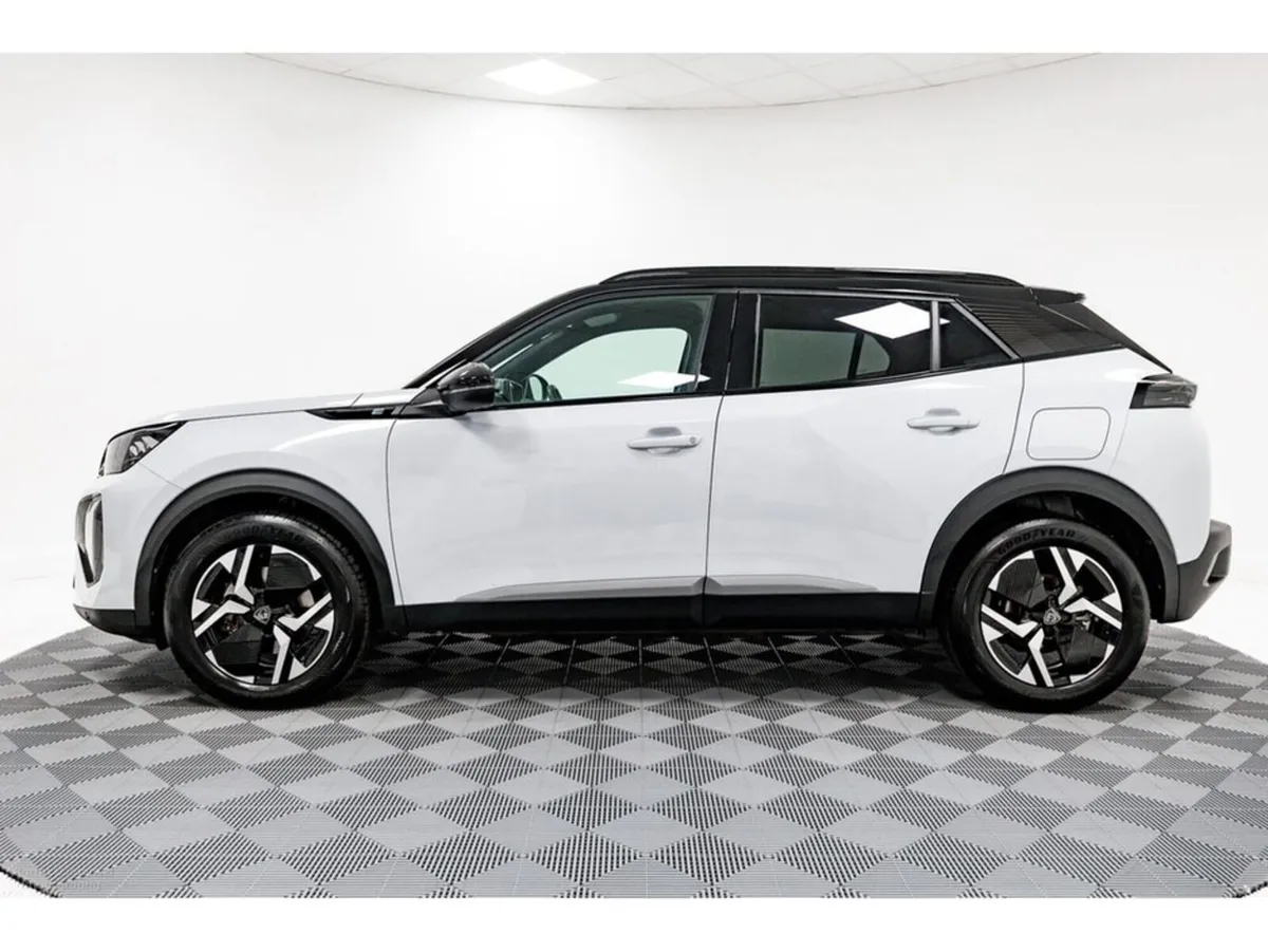 Peugeot 2008 *High Spec E-GT model, ~350 - 400km r - Image 4