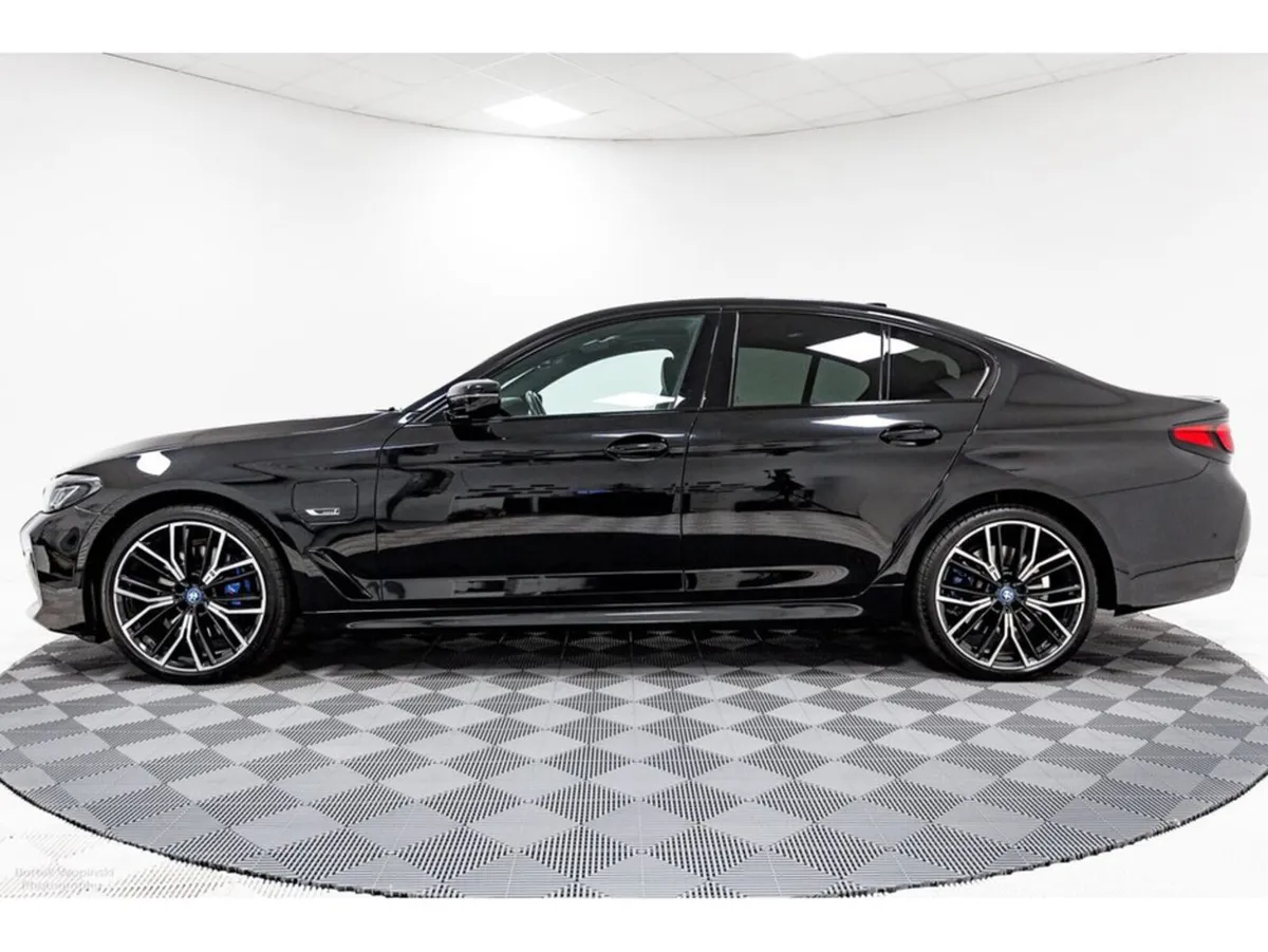 BMW 5-Series *Huge Spec* 530e Xdrive M Sport 2.0 P - Image 4