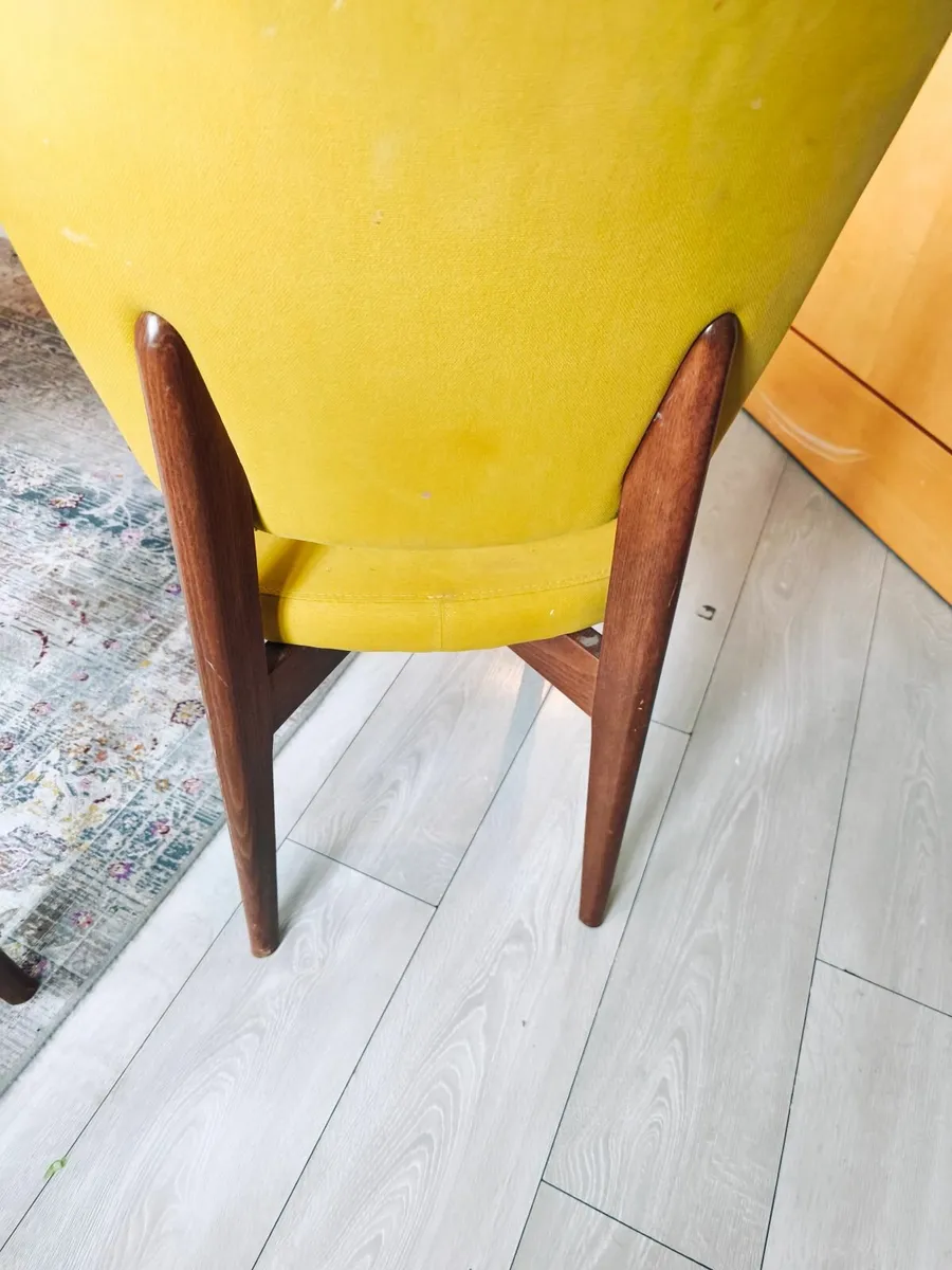 Table and chairs - Image 2