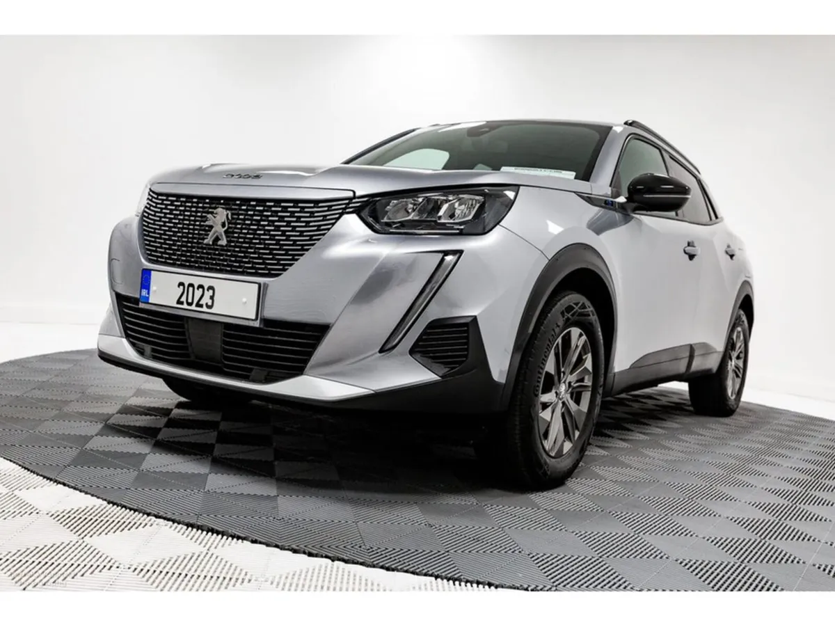 Peugeot 2008 E-Active Premium Plus 50kWh 136HP - Image 4