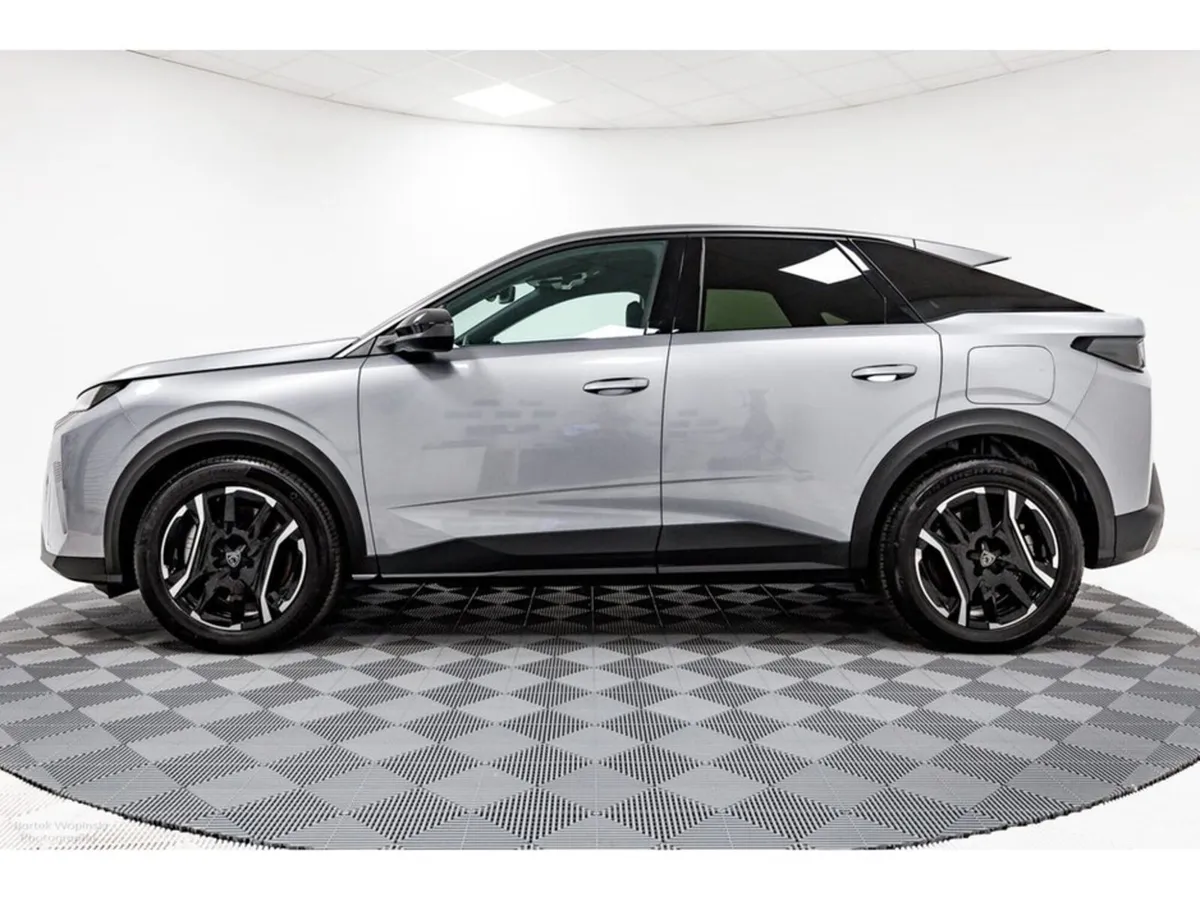 Peugeot 3008 Fully electric 3008 Allure ~525km ran - Image 4