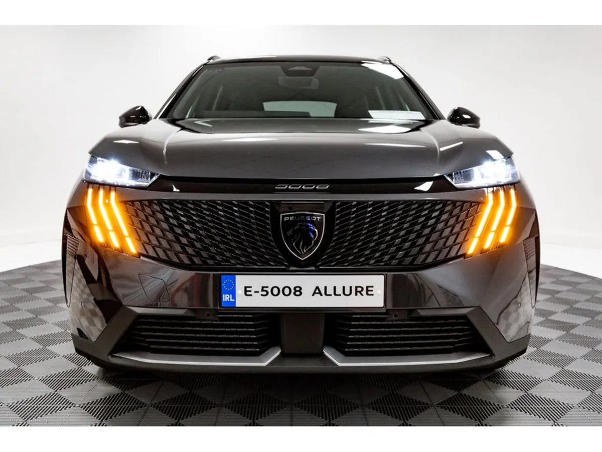 Peugeot 5008 E-Allure 73kWh 210HP - 7 Seats, Up to - Image 3