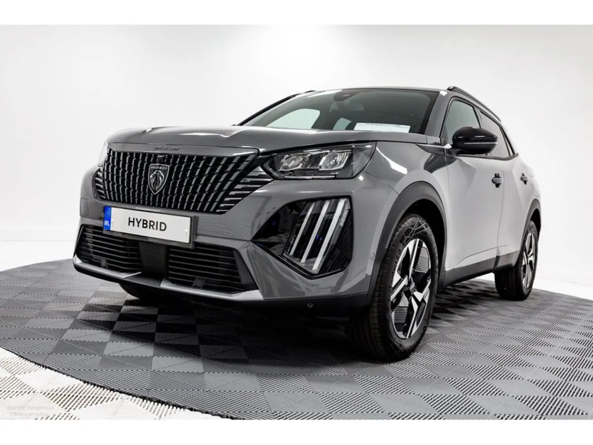 Peugeot 2008 Allure HYBRID Auto 145HP - includes P - Image 3