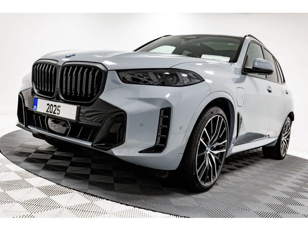 BMW X5 *Stunning 2025 X5* Xdrive50e M Sport 3.0 PH - Image 3