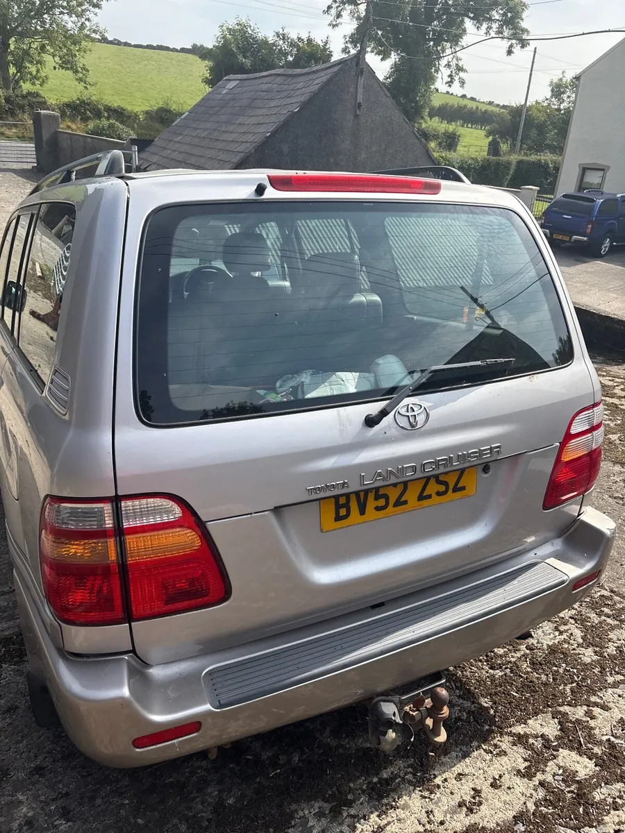 Toyota land cruiser - Image 4