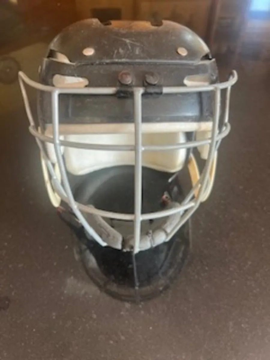 Hurling Helmet - Image 1