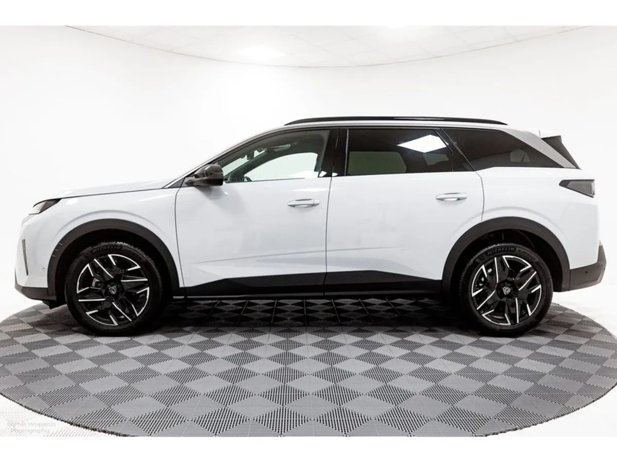 Peugeot 5008 * Demo 7 Seater* Allure HYBRID Automa - Image 4