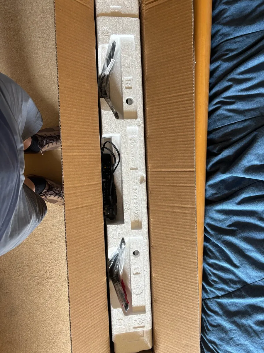 Samsung 43 smart tv 7 series - Image 2