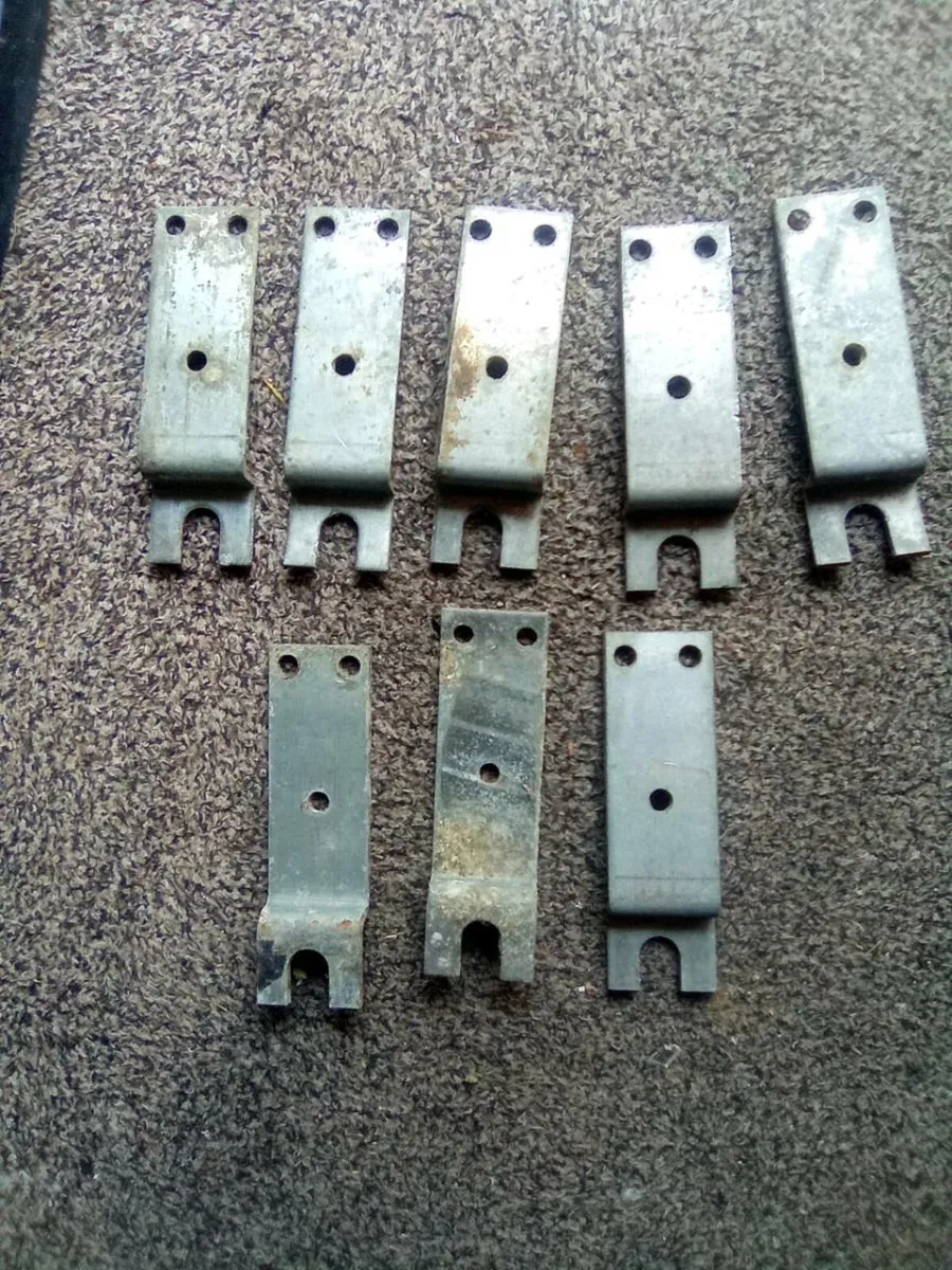 8. BRACKETS.  WIITH. SCREWS AND RAWLPLUGS - Image 1