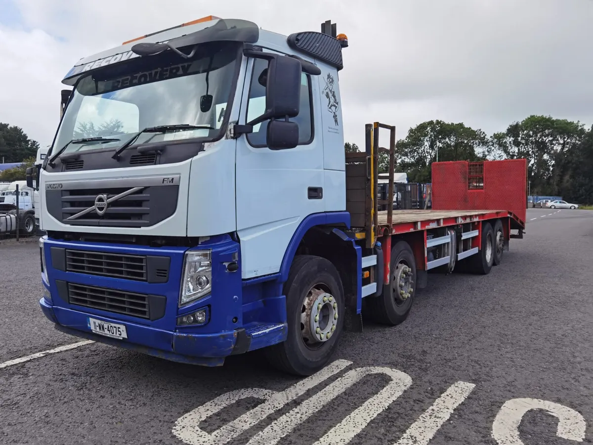2011 Volvo FM 370 8X2 with 30ft Beavertail Body - Image 3