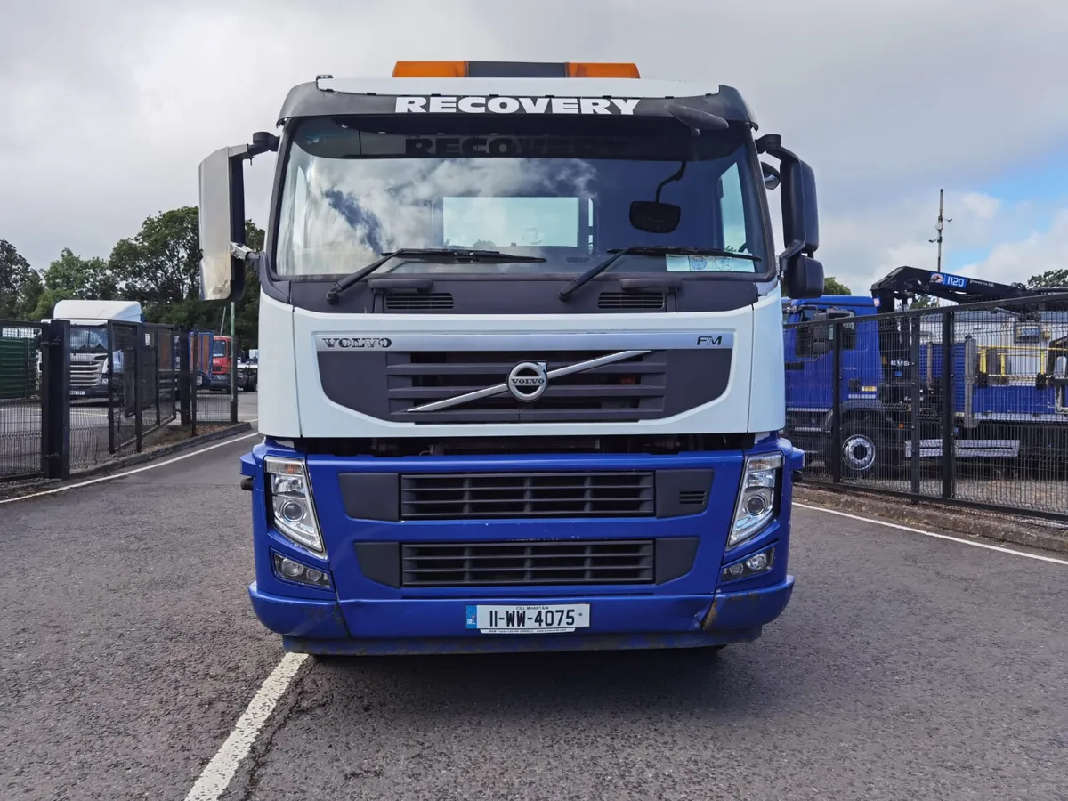 2011 Volvo FM 370 8X2 with 30ft Beavertail Body - Image 2