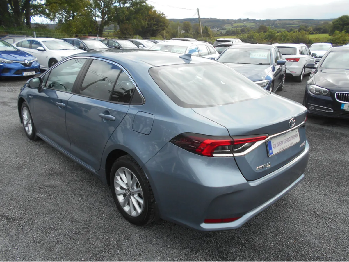 Toyota Corolla LUNA SALOON AUTO (CAMERA) - Image 3