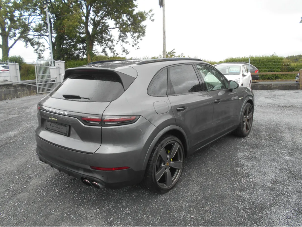Porsche Cayenne V6 PLATINUM ED  E-HYBRID - Image 2