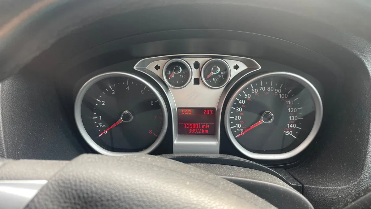Ford Focus 2010 - Image 2