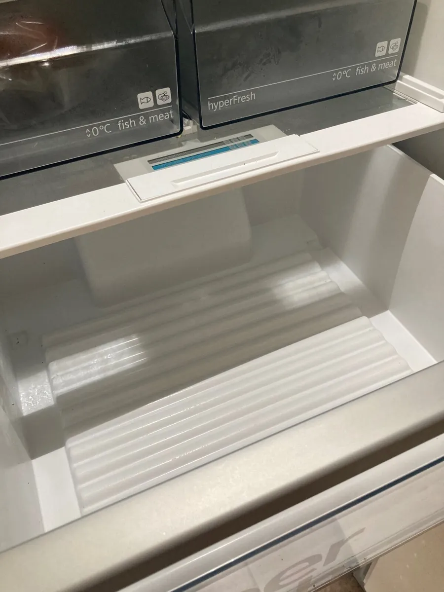 Fridge/freezer - Image 4