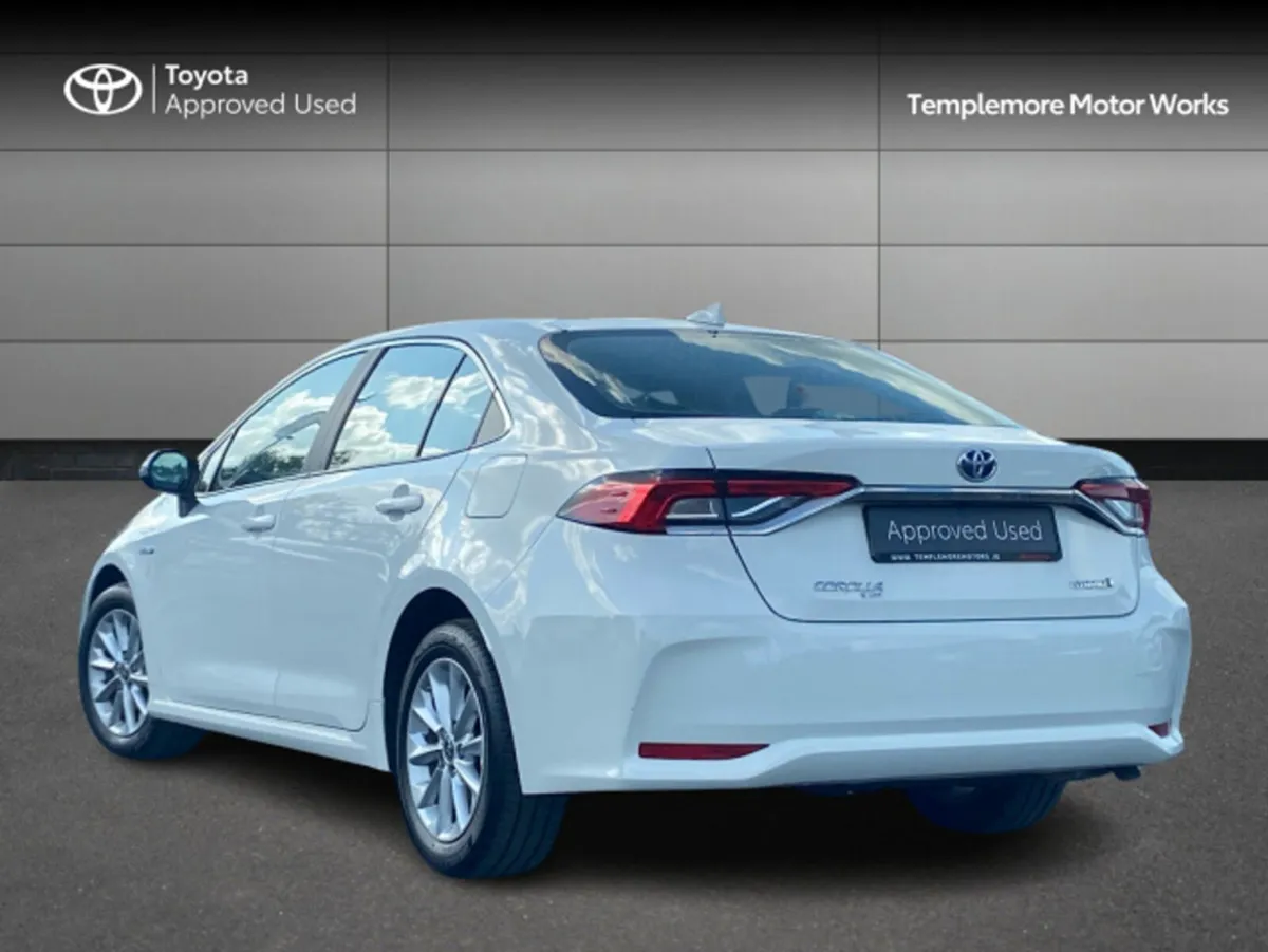 Toyota Corolla HYB LUNA SALOON 4DR AUTO HYBRID - Image 2