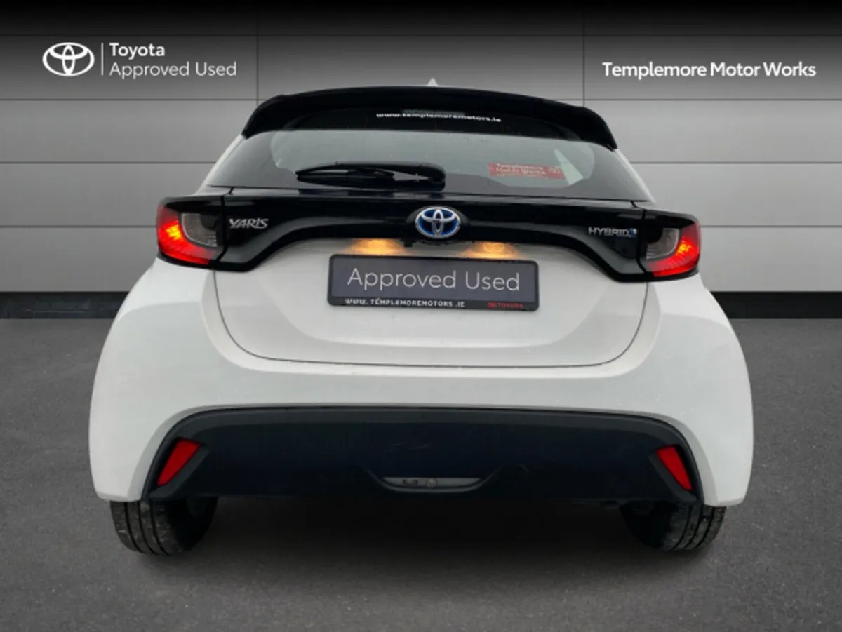 Toyota Yaris YARIS HYBRID LUNA - Image 4