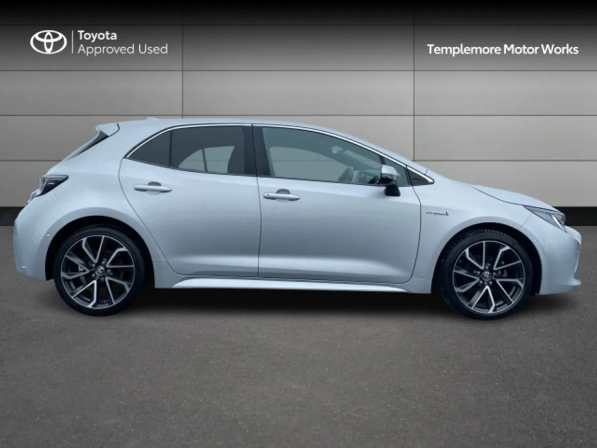 Toyota Corolla 1.8 HIGH SPEC COROLLA HATCH HYBRID - Image 3