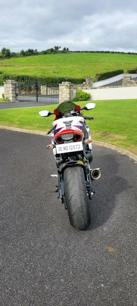 Honda CBR 1000RR Fireblade - Image 3