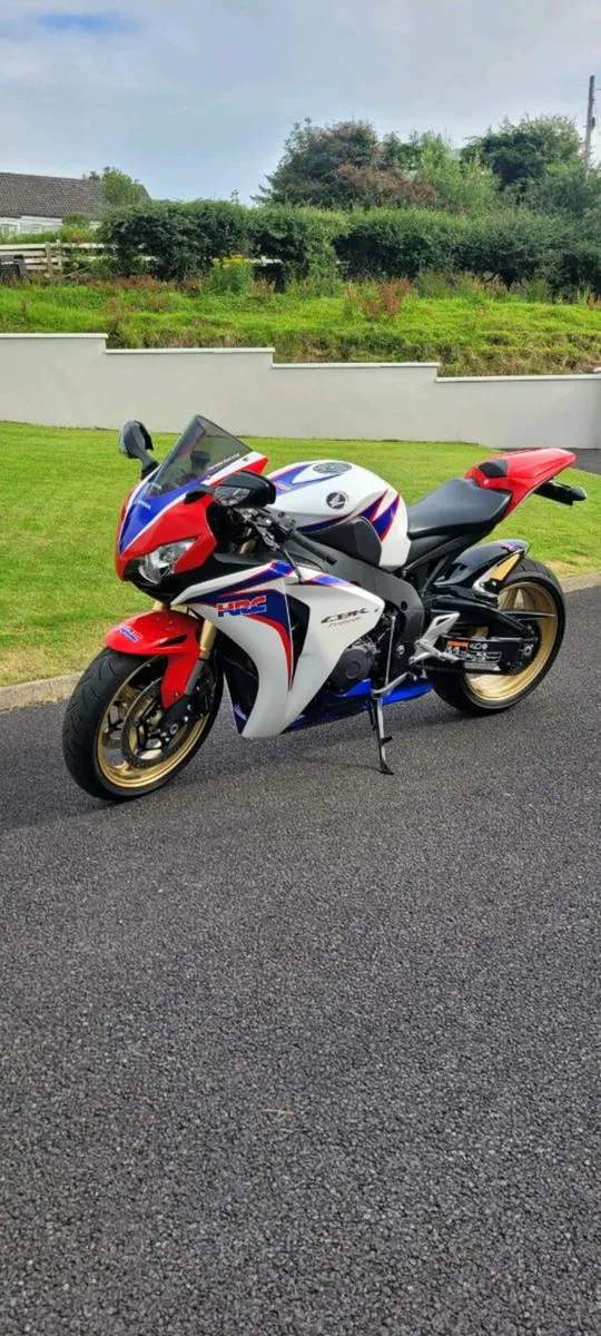 Honda CBR 1000RR Fireblade - Image 1