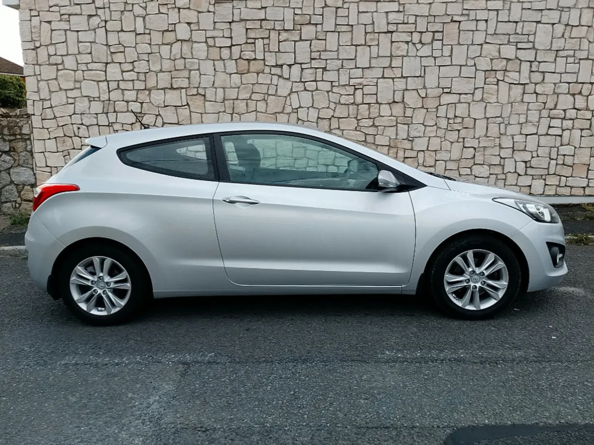 Hyundai i30 1.6 3 DSL Deluxe 3DR Auto - Image 2