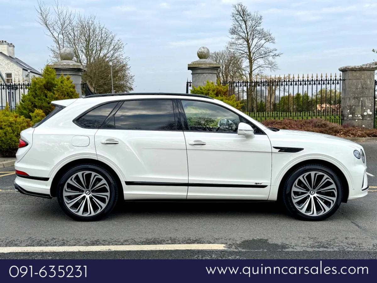 Bentley Bentayga ==SOLD==3.0 TFSIe BLACKLINE HYBRI - Image 2