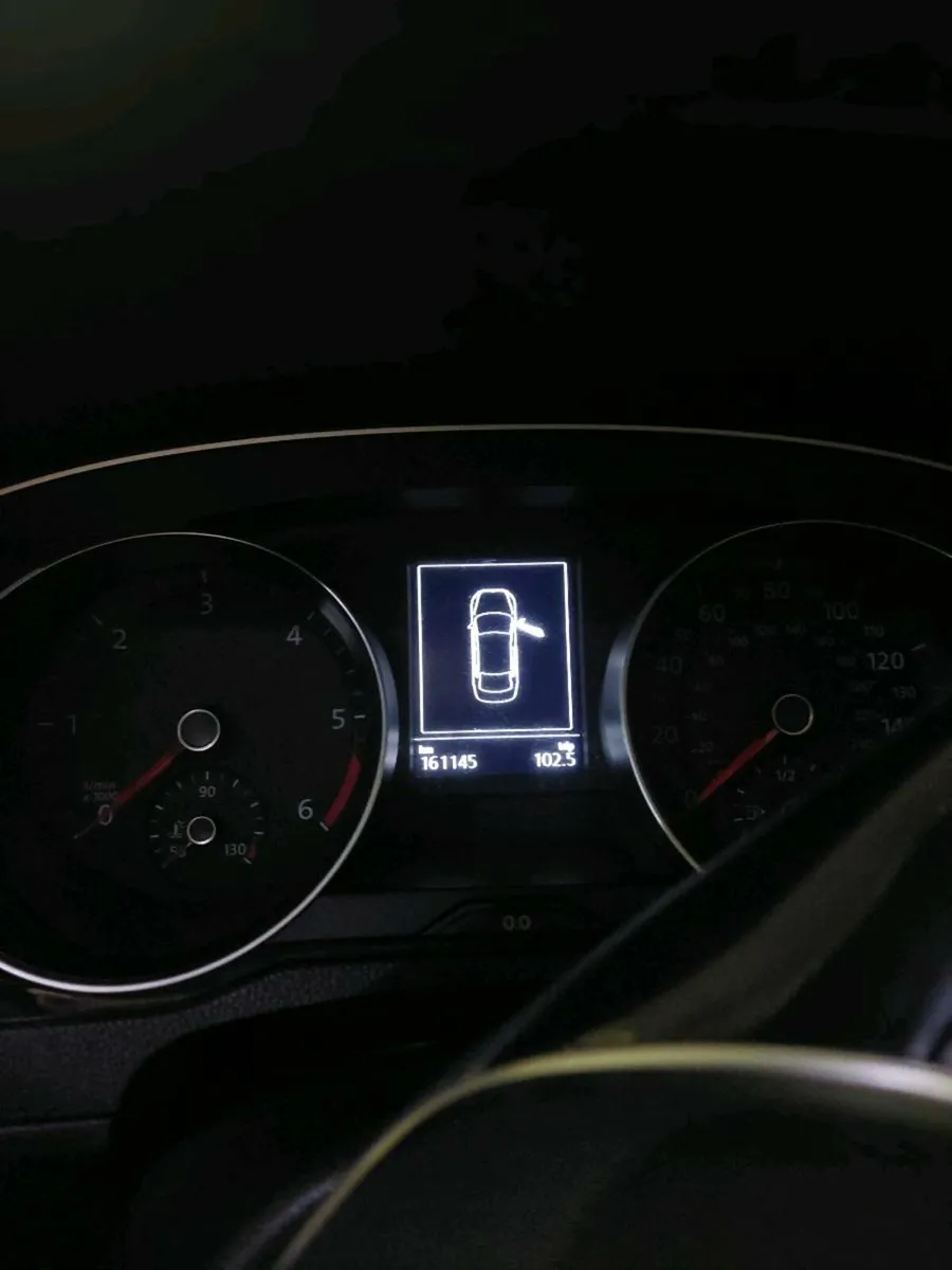 2017 Volkswagen Passat - Image 3