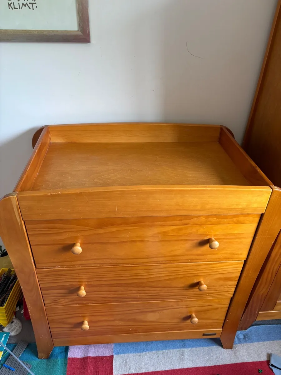 Nursery wardrobe and chest of drawers - Image 3
