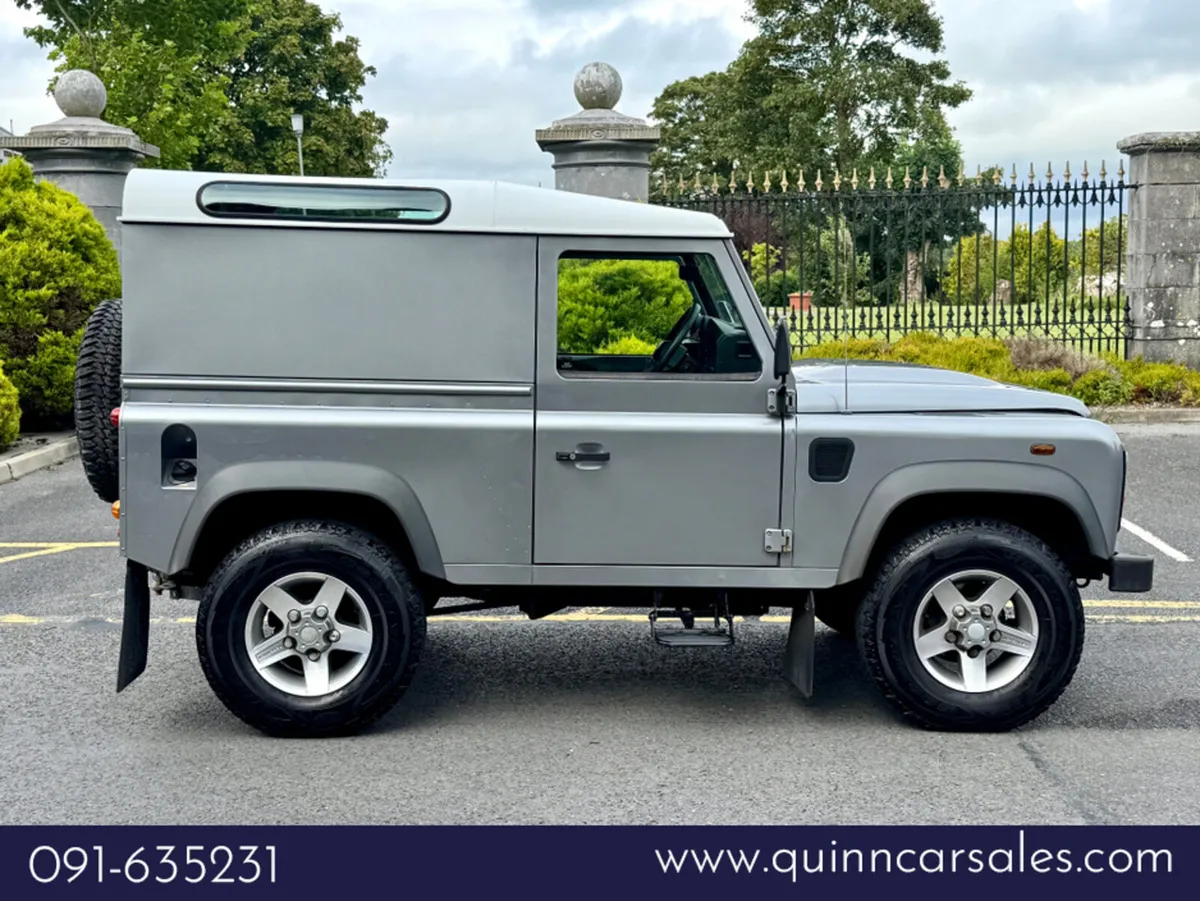 Land Rover Defender 90 2.2 TD COMMERCIAL==€31,950 - Image 2