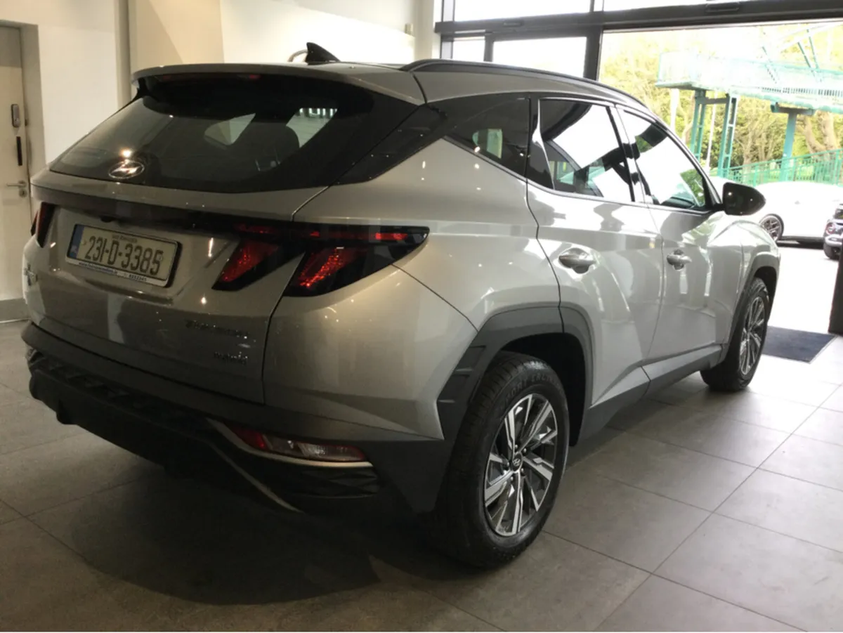 Hyundai Tucson EXECUTIVE HYBRID - Image 2