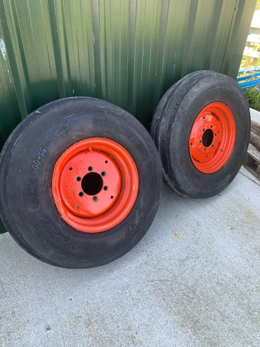 Tyres and rims for fordson major - Image 1